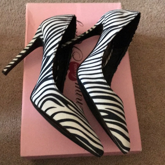 Shoes - Picture 2 of 9